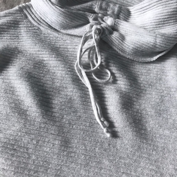 Scrunch Turtleneck Sweater - Picture 5 of 9